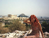 Ariane mot klassisk bakgrund - Akropolis 
med Parthenontemplet i centrum